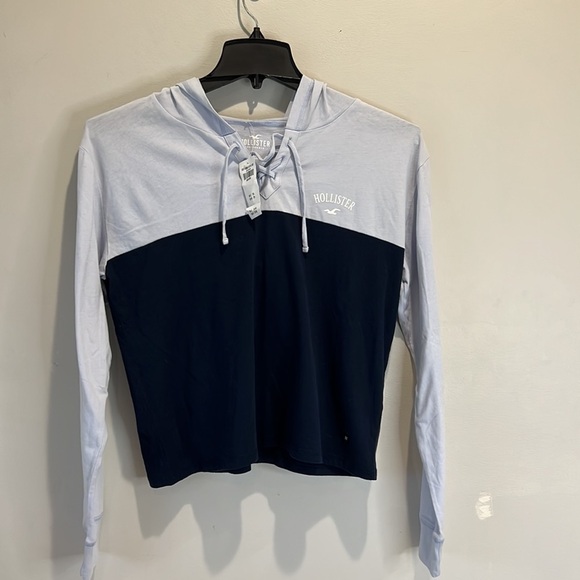 Hollister Tops - HOLLISTER long sleeve hoodie, NWT size M two toned